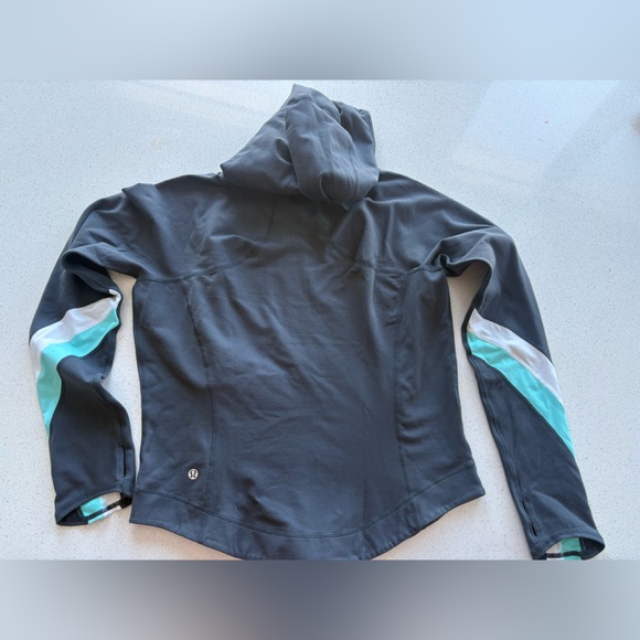 Lululemon half moon jacket - size 12 - Picture 4 of 4